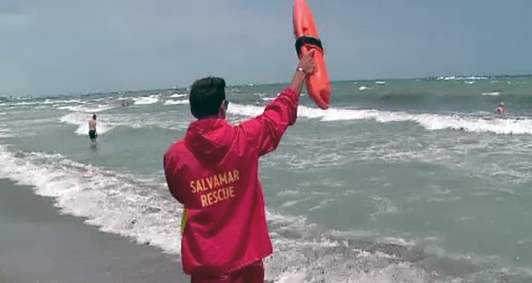 un turist a fost incatusat pe plaja din venus dupa ce a ignorat steagul rosu si a refuzat sa se legitimeze 68a884dcd8df9