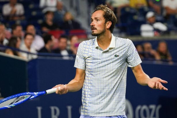 video a pierdut si dus a fost medvedev gest nemaivazut in tenis la mastersul atp din toronto 688c86af4fc3b