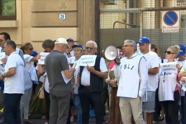 video a treia zi de proteste in fata ministerului educatiei profesorii ameninta ca nu incep scoala bac ul de toamna in pericol 688c8b0e8b151