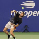 video daca te lovesc sa stii de ce tsitsipas cum nu a mai fost vazut pana acum pe teren grecul incheie un an groaznic in tenis 68b1a90d1efd0