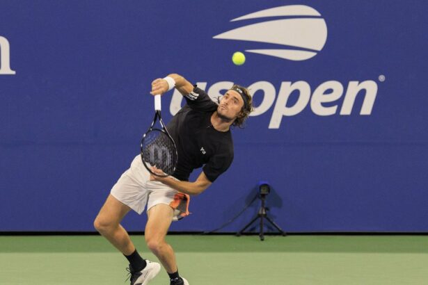 video daca te lovesc sa stii de ce tsitsipas cum nu a mai fost vazut pana acum pe teren grecul incheie un an groaznic in tenis 68b1a90d1efd0