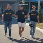 video el este individul care a sechestrat doua tinere intr un apartament din constanta politistii au spart usa 68adaf15cc3d9
