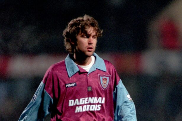video exclusiv florin raducioiu si golul care a ridicat tribunele de pe boleyn ground in picioare 68add79a9f67d