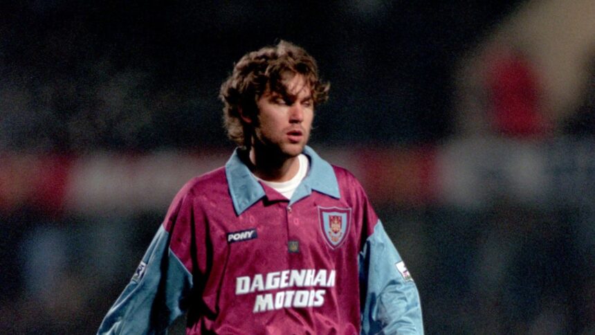 video exclusiv florin raducioiu si golul care a ridicat tribunele de pe boleyn ground in picioare 68add79a9f67d