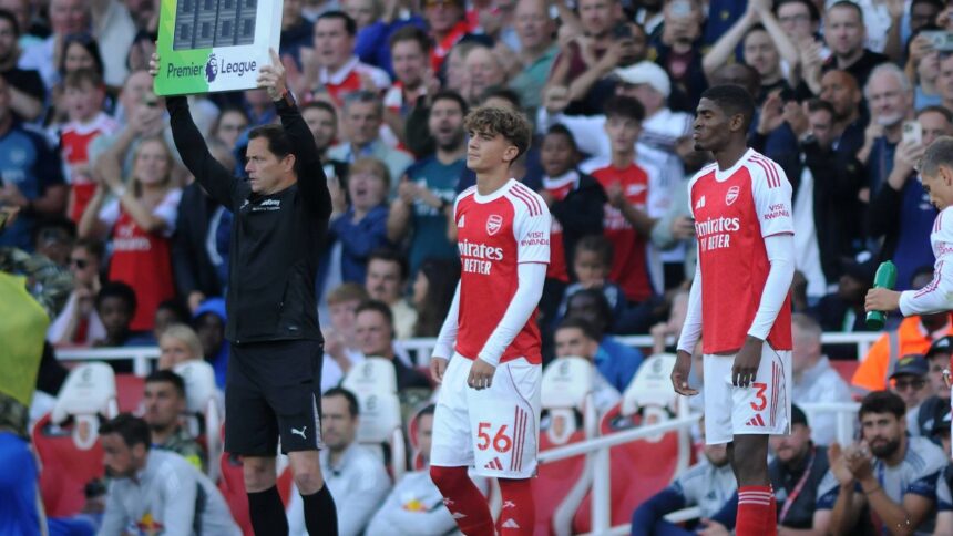 video exclusiv la 15 ani si 235 de zile max dowman devine al doilea cel mai tanar jucator care a evoluat in premier league 68aabd1bb7536