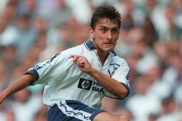 video exclusiv oldies but goaldies golurile superbe marcate in premier league de ilie dumitrescu viorel moldovan si ionel ganea 6891e1cdcaa52