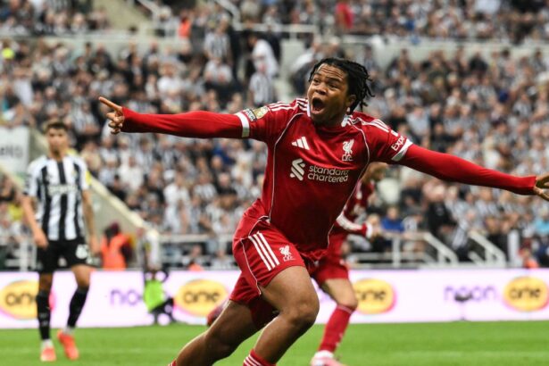 video exclusiv rio ngumoha a amutit st james park la doar 16 ani a devenit cel mai tanar marcator din istoria lui liverpool 68acd713bdc36