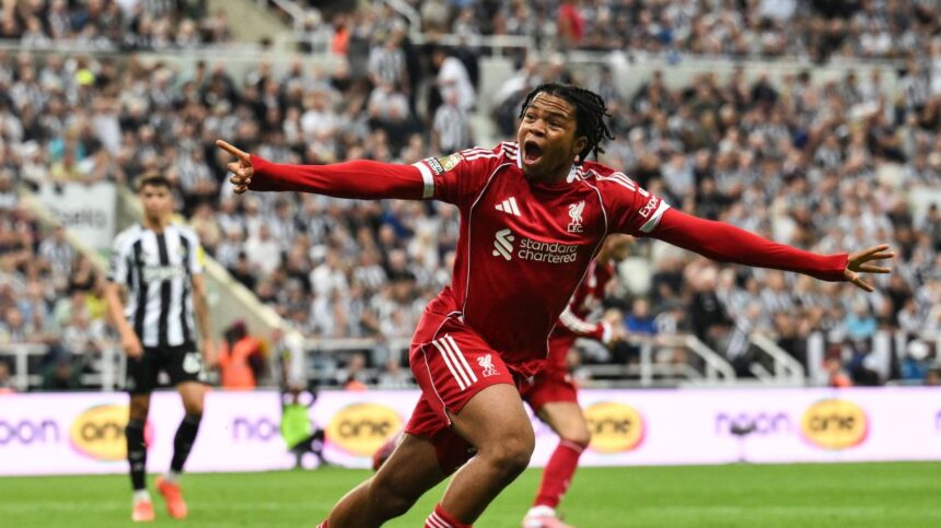 video exclusiv rio ngumoha a amutit st james park la doar 16 ani a devenit cel mai tanar marcator din istoria lui liverpool 68acd713bdc36