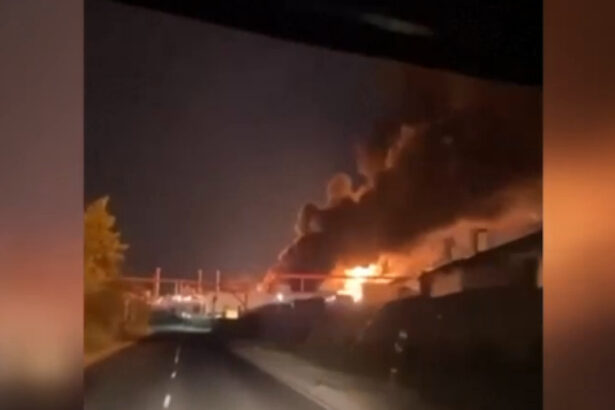 video incendiu la o rafinarie de petrol din orasul rusesc saratov dupa un atac cu drone lansat de ucraineni un om a murit 68987a1b0885e