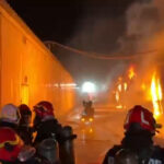 video incendiul de la dragonul rosu din capitala focul a afectat aproape 4 000 mp pompierii s au luptat ore intregi cu flacarile 68aebd3dacc49