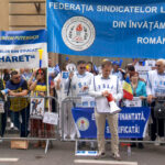 video inceputul de an scolar sub semnul intrebarii profesorii protesteaza in fata ministerului educatiei care sunt nemultumirile lor 68ac24d410326