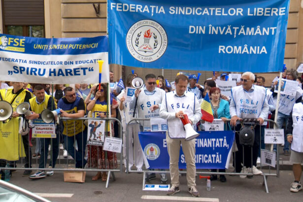 video inceputul de an scolar sub semnul intrebarii profesorii protesteaza in fata ministerului educatiei care sunt nemultumirile lor 68ac24d410326