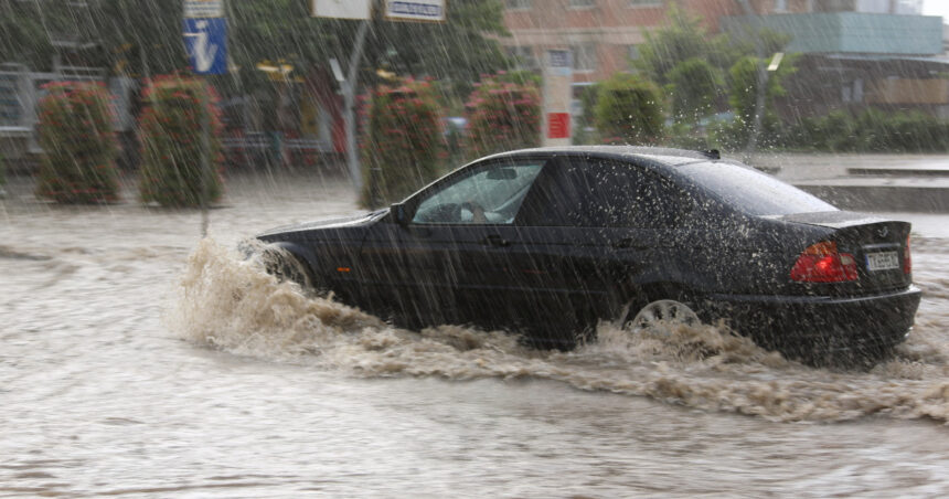 video inundatii in nord vestul romaniei se anunta mai multe coduri de vreme rea in aproape toata tara 68a87d14a7811