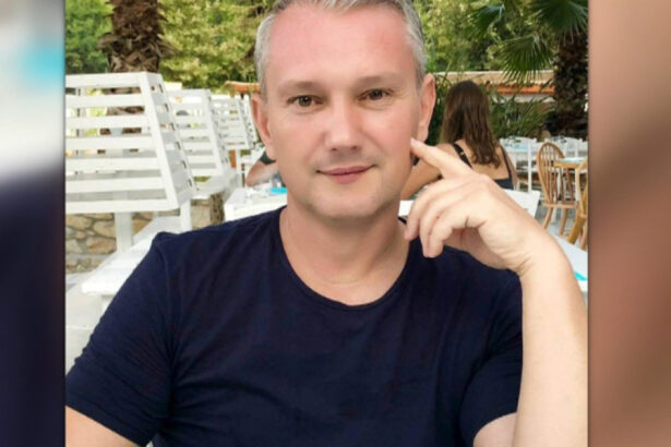 video milionar condamnat pentru ca ar fi vrut sa si ucida sotia eliberat din inchisoare dupa 3 zile el a fost aparat de ministrul justitiei 689b12964a63c