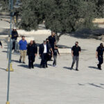video ministrul israelian de extrema dreapta itamar ben gvir s a rugat in complexul moscheei al aqsa incalcand o regula veche de decenii 688f38e1ba464