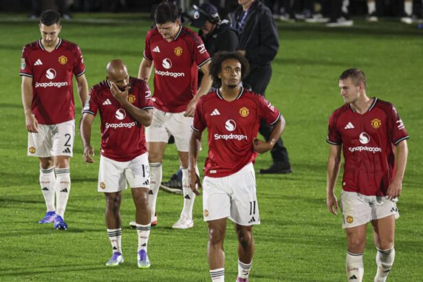 video miracolul de la grimsby man united eliminata de o echipa din liga a patra in cupa ligii mbeumo este platit dublu decat valoreaza lotul lui grimsby to 68aff520702af