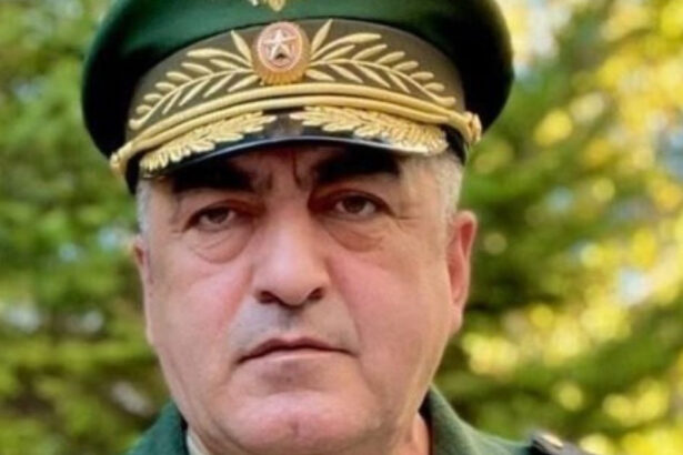 video momentul in care masina generalului rus esedulla abacev a fost vizata de ucraineni in regiunea kursk comandantul a fost grav ranit 68a5d05cd488b