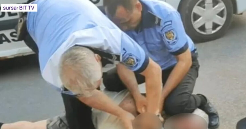 video momentul in care un barbat de 70 de ani e pus la pamant de politia locala din pascani i s a facut rau si a ajuns la spital 68a6fa000e946