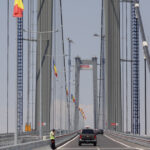 video noi probleme la golden gate de romania in asfaltul podului de la braila au aparut gauri prin care iese apa ce spune cnair 6890d36f179b6