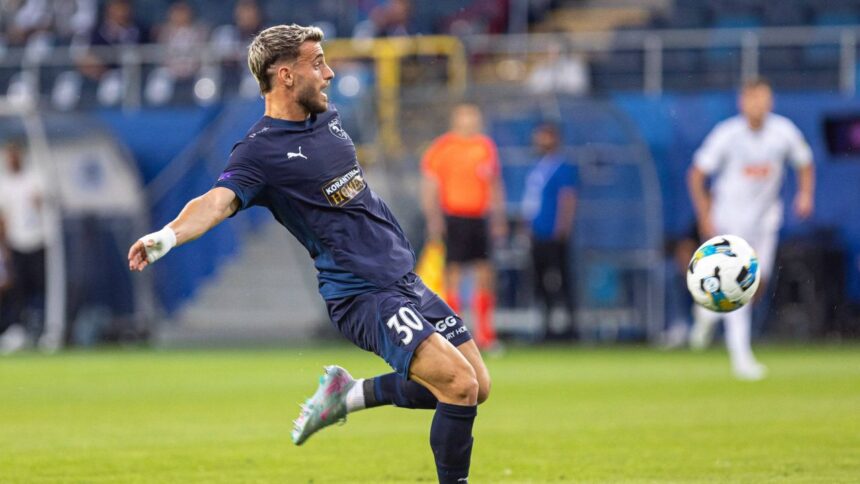 video nu e gluma vlad dragomir joaca acum atacant la pafos echipa calificata in play off ul champions league 689c785c503dd