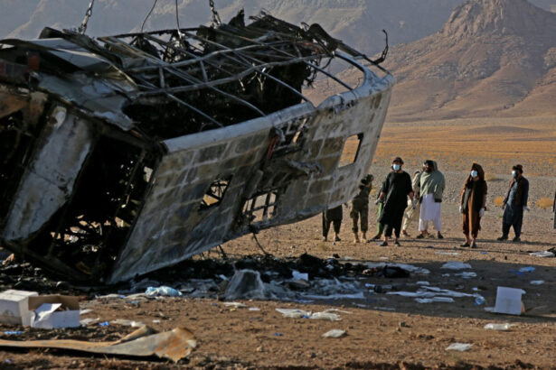 video peste 75 de morti intr un accident de autobuz in afganistan 68a5eb66be7da