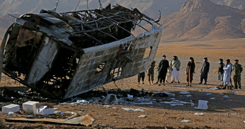 video peste 75 de morti intr un accident de autobuz in afganistan 68a5eb66be7da