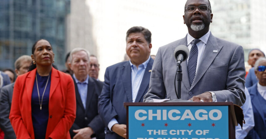 video primarul din chicago il sfideaza pe trump care vrea sa opreasca imigratia e scapat de sub control 68b49a1be4dca