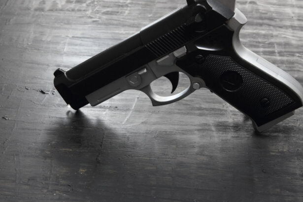 video un tanar a tras cu pistolul in directia unei terase din centrul vechi din capitala cine este barbatul retinut pentru 24 de ore 68a6161950498