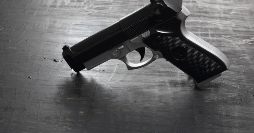 video un tanar a tras cu pistolul in directia unei terase din centrul vechi din capitala cine este barbatul retinut pentru 24 de ore 68a6161950498