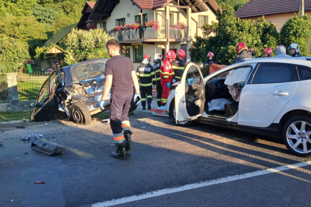 videofoto accident grav pe valea oltului un copil de 3 ani a murit sase persoane au ajuns la spital traficul este complet blocat 68aeb2669e152