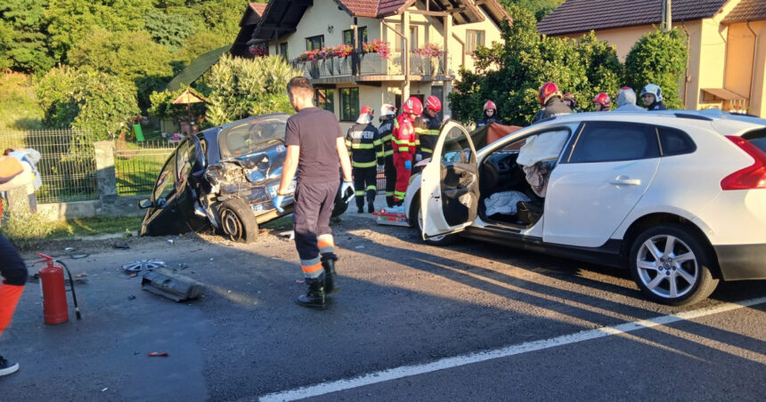 videofoto accident grav pe valea oltului un copil de 3 ani a murit sase persoane au ajuns la spital traficul este complet blocat 68aeb2669e152