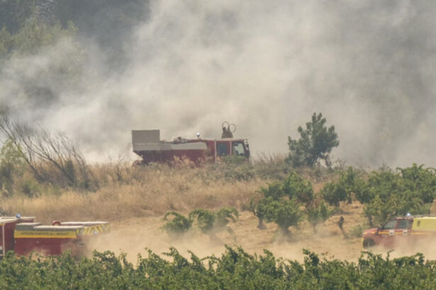 videofoto incendiul din sudul frantei a mistuit 16 000 de hectare un mort si 13 raniti intre care un pompier si o persoana sunt in stare grava 6894f2dedc37c