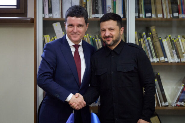 volodimir zelenski ii multumeste lui nicusor dan ucraina pretuieste livrarile romaniei de echipament defensiv 68ac6dab34b8e