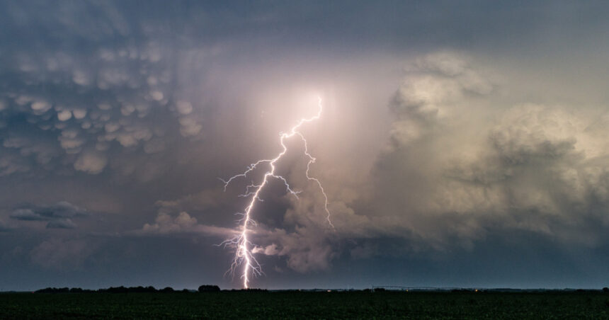 vremea se schimba radical de pe o zi pe alta meteorologii anunta ce zone vor fi lovite de furtuni 68b29217cb7ab