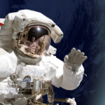 am nevoie de oxigen o femeie a pierdut mii de dolari dupa ce s a indragostit de un escroc ce s a dat drept astronaut aflat in spatiu 68b7c210e1492