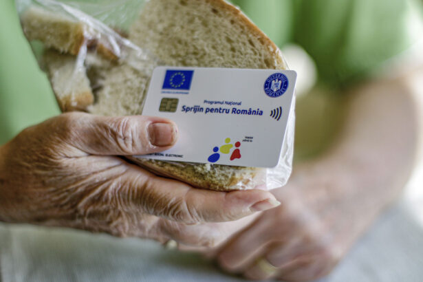 au intrat banii romanii care au carduri sociale pentru alimente au primit prima transa din ajutorul pentru acest an 68dbf8c34f71a