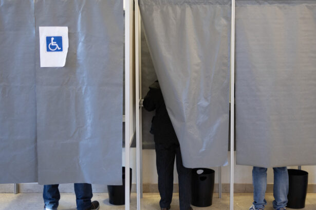 autoritatile franceze cu ochii pe finantarea candidatilor de la alegerile municipale temeri privind ingerinte straine 68c00a21c8383