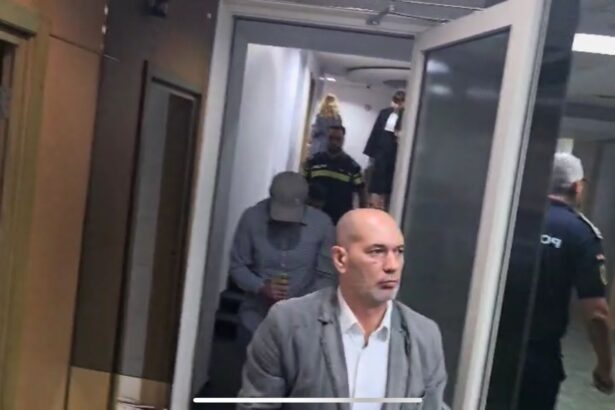 breaking video executorul vasile deacu eliberat din arestul preventiv de iccj dosarul fabrica de mosteniri diicot o retea condusa de un consilier local aur cu 7 clase care a lasa 68c2bda216cd0