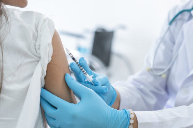 categorii de persoane care nu se mai pot vaccina gratuit medicii avertizeaza multi oameni se afla in aceasta situatie 68ccd6985c83d