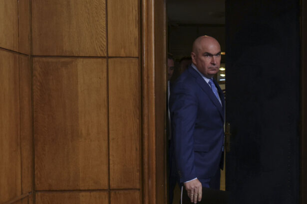 cati oameni pleaca de la cancelaria premierului anuntul lui ilie bolojan 68b6e81a1b9c2