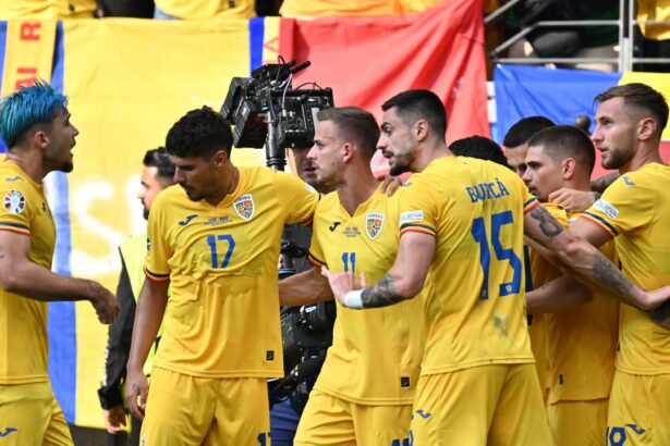 caz de dosarele x la nationala selectionerul a pus mana pe telefon 68d7c14097a3b