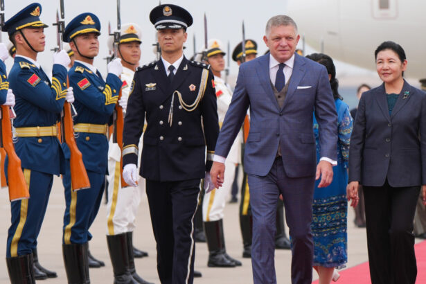 ce i a transmis lui xi jinping singurul lider din ue care a participat la parada uriasa de la beijing 68b9537b8d341