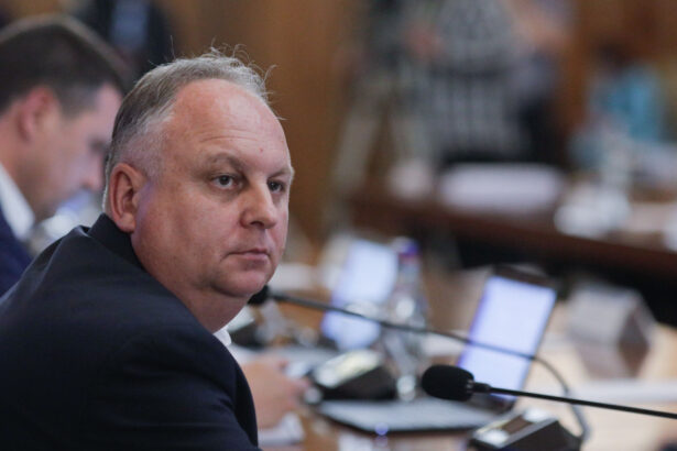 complot al unui secretar de stat din ministerul economiei si al sefului anpc pentru a elibera un post la nivel local ce a transmis dna 68cd5c3a5c1ae