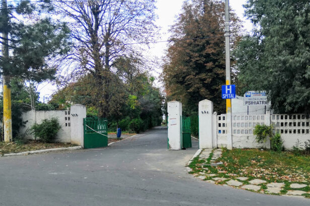 constanta un tanar care arunca de la geam cu obiecte contondente luat de acasa de autoritati m au luat cu japca mi au pus catusele sunt doua palazu si se fac chestii 68b75a2d30433