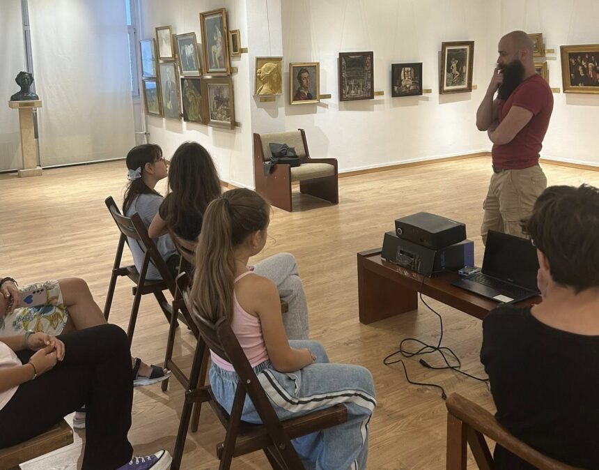 copiii pasionati de artele vizuale au interpretat scene din scurtmetrajul arts tamer la muzeul de arta constanta 68cca41bd9f33