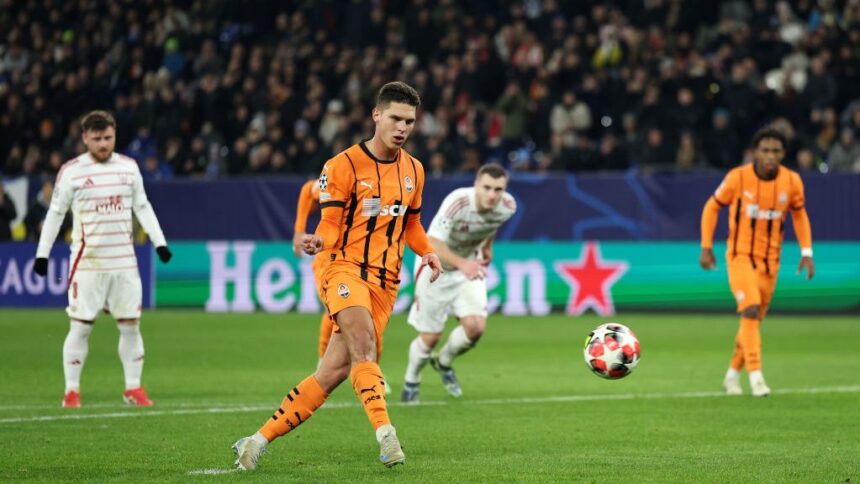 cu un ochi rade si cu altul plange sudakov s a transferat la benfica dar rusii aproape i au omorat familia 68bf3708bfa5b
