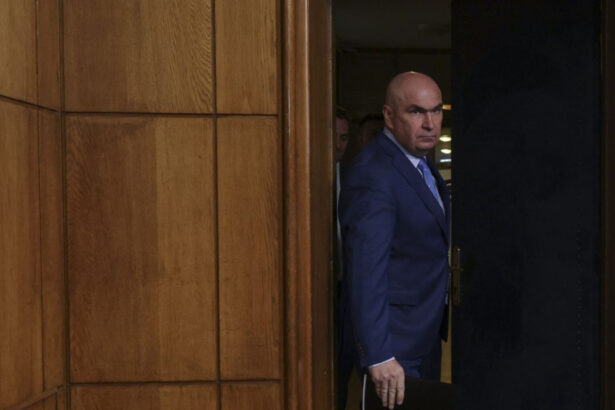 daniel fenechiu cu siguranta ca ilie bolojan isi va da demisia daca proiectul privind pensiile magistratilor nu trece de ccr 68c014e96938c