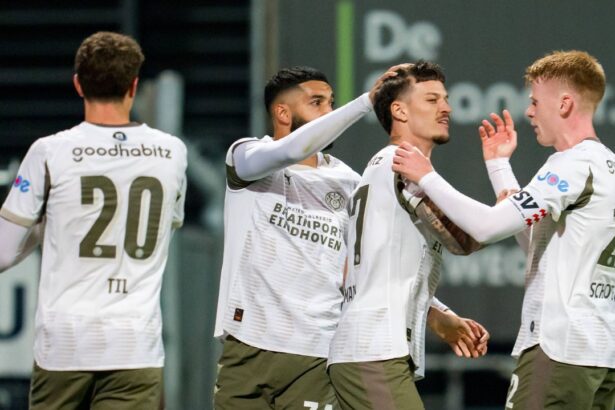 dennis man l a cucerit pe antrenorul lui psv ce a spus peter bosz dupa pasa decisiva a romanului 68d8fa4d11ba2