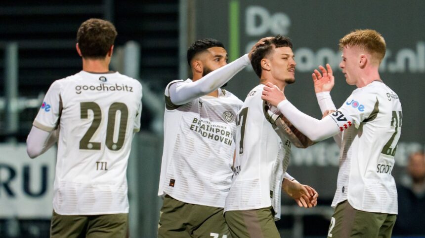 dennis man l a cucerit pe antrenorul lui psv ce a spus peter bosz dupa pasa decisiva a romanului 68d8fa4d11ba2