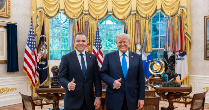 donald trump i a trimis o scrisoare misterioasa lui karol nawrocki 68ca99b6d47a7